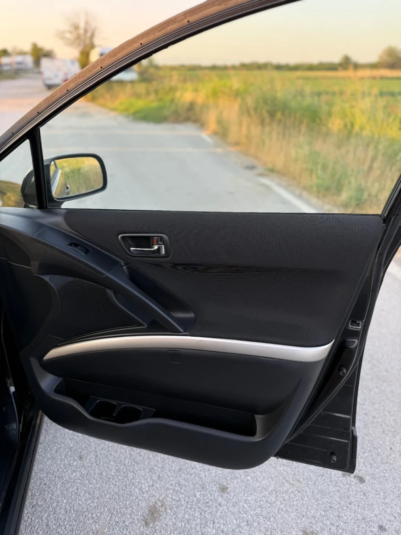 Toyota Corolla verso 2.2 D-4D 136к.с. 7-МЕСТНА, снимка 11 - Автомобили и джипове - 52498361