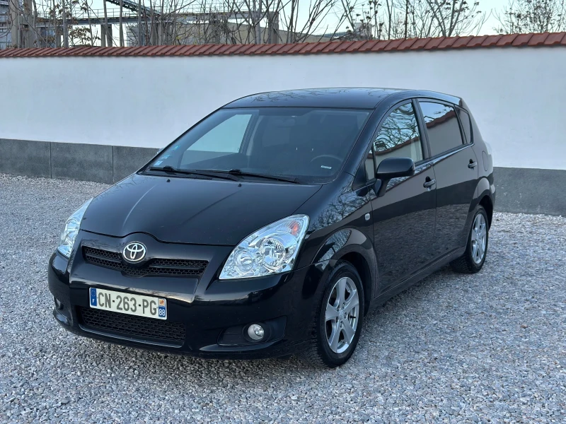 Toyota Corolla verso 2.2 D-4D 136к.с. 7-МЕСТНА, снимка 1 - Автомобили и джипове - 49011053