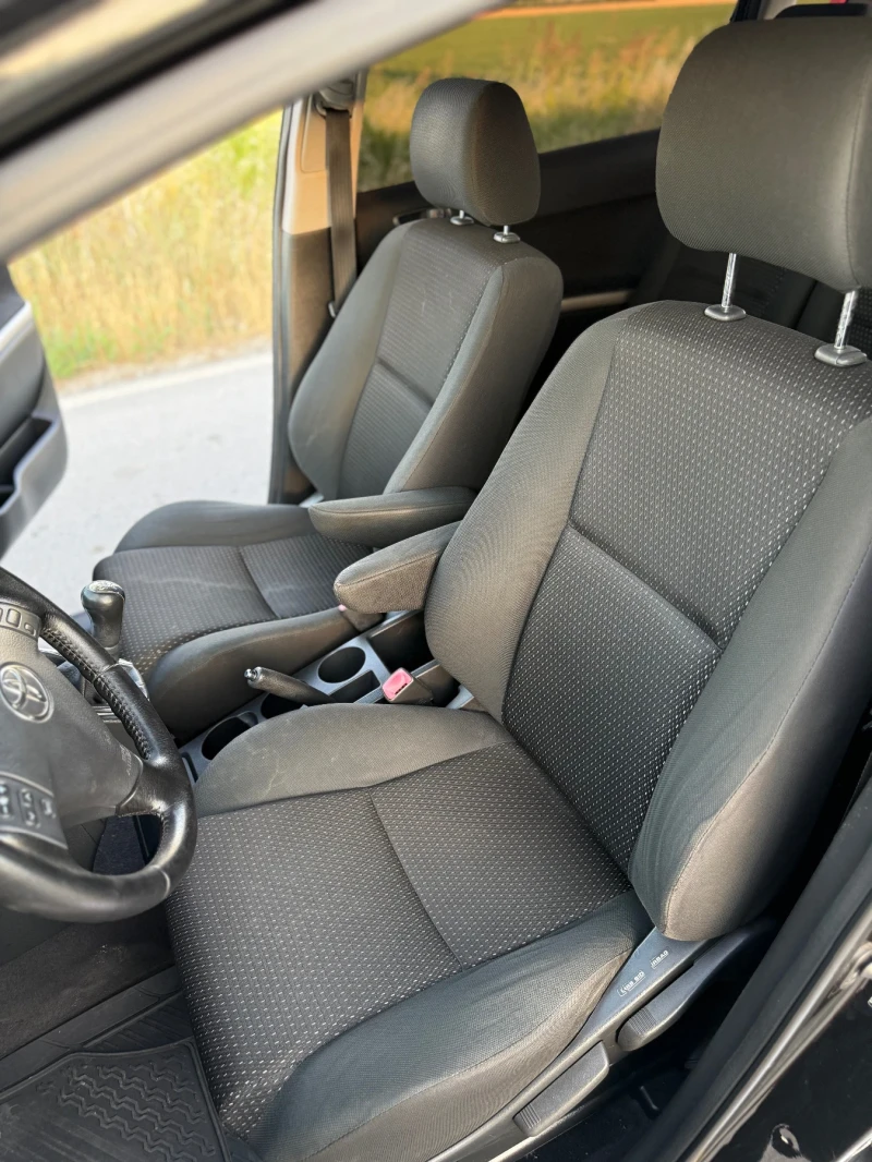 Toyota Corolla verso 2.2 D-4D 136к.с. 7-МЕСТНА, снимка 8 - Автомобили и джипове - 52498361