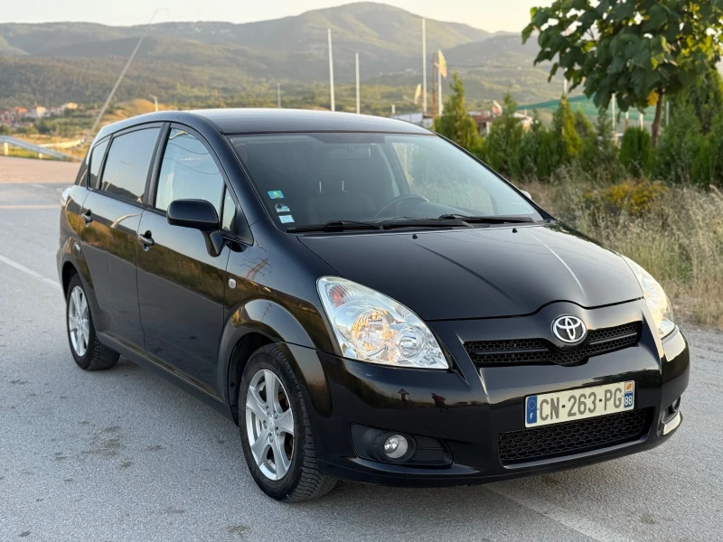 Toyota Corolla verso 2.2 D-4D 136к.с. 7-МЕСТНА, снимка 3 - Автомобили и джипове - 52498361