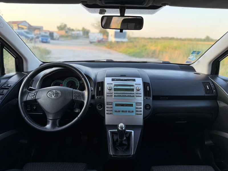 Toyota Corolla verso 2.2 D-4D 136к.с. 7-МЕСТНА, снимка 7 - Автомобили и джипове - 52498361