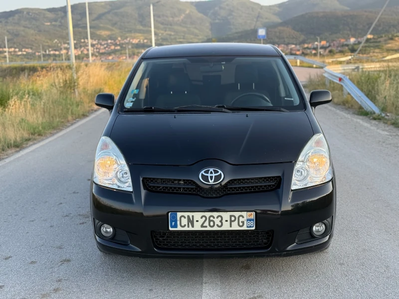 Toyota Corolla verso 2.2 D-4D 136к.с. 7-МЕСТНА, снимка 2 - Автомобили и джипове - 52498361