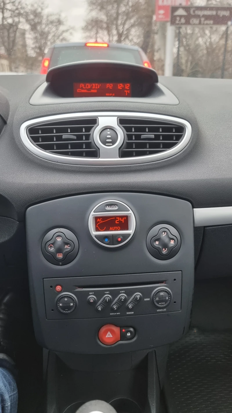 Renault Clio, снимка 2 - Автомобили и джипове - 49091008