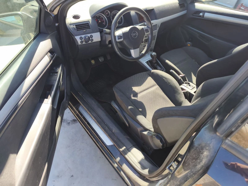 Opel Astra 1.7 GTC, снимка 15 - Автомобили и джипове - 51884586