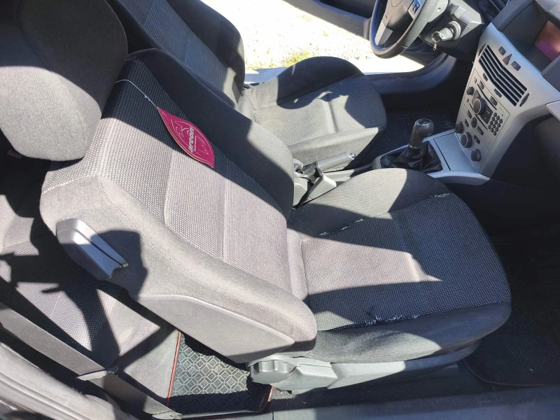 Opel Astra 1.7 GTC, снимка 13 - Автомобили и джипове - 51884586