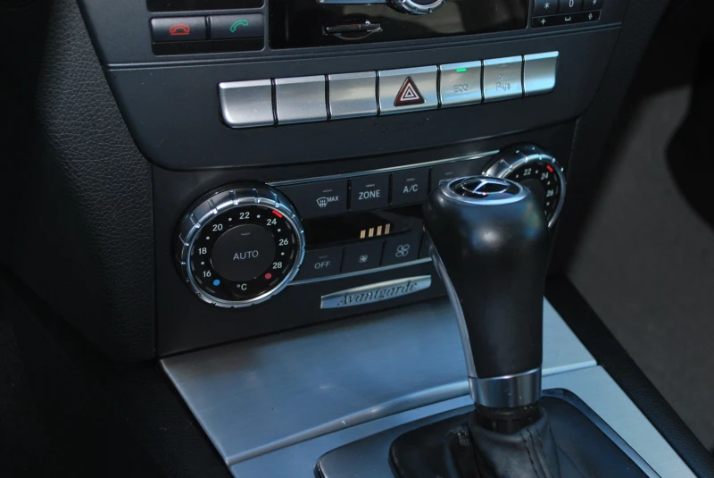 Mercedes-Benz C 220 AMG, снимка 17 - Автомобили и джипове - 52507898
