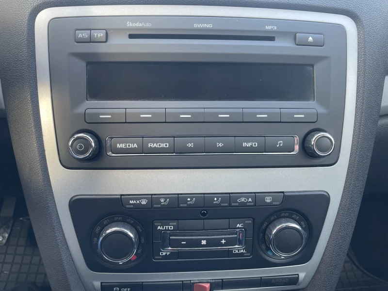 Skoda Octavia Ambiente, снимка 10 - Автомобили и джипове - 53154526