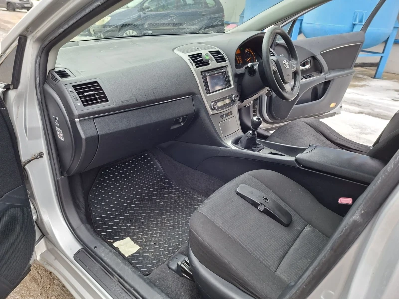 Toyota Avensis Десен волан, снимка 8 - Автомобили и джипове - 53204662