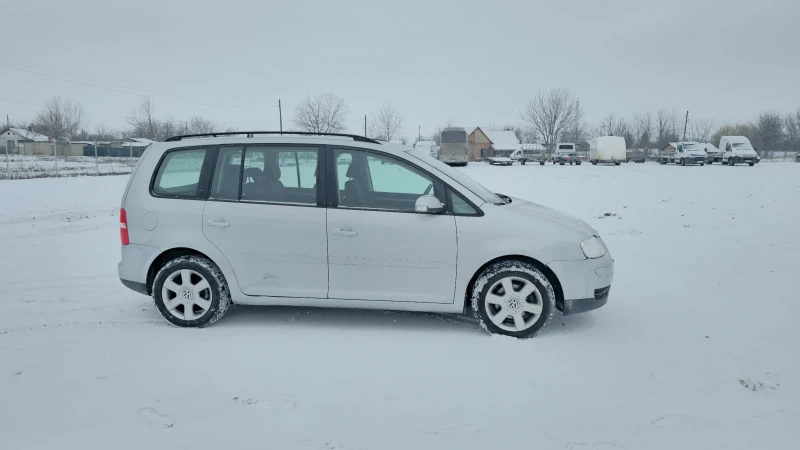 VW Touran 1.6 i, снимка 3 - Автомобили и джипове - 53432325