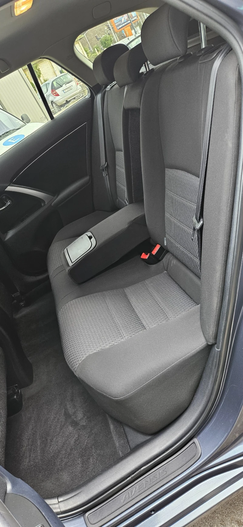 Toyota Avensis Фейслифт, снимка 7 - Автомобили и джипове - 53489238