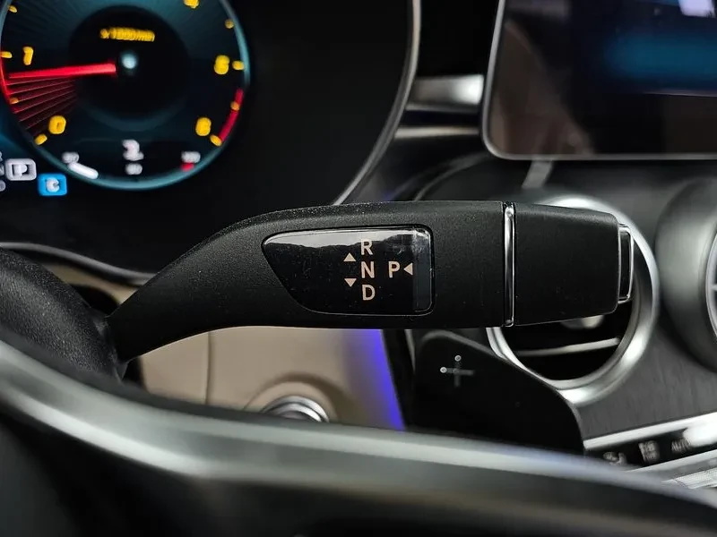 Mercedes-Benz C 220 d, снимка 9 - Автомобили и джипове - 54287275