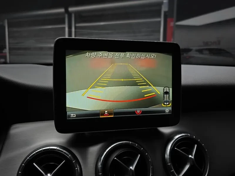 Mercedes-Benz CLA 2.5, снимка 16 - Автомобили и джипове - 54287774