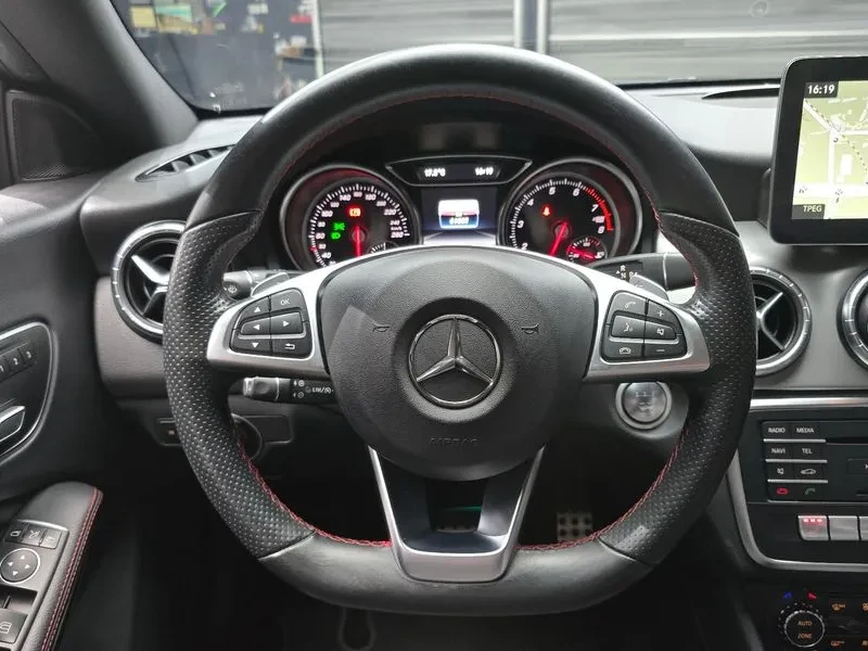 Mercedes-Benz CLA 2.5, снимка 14 - Автомобили и джипове - 54287774