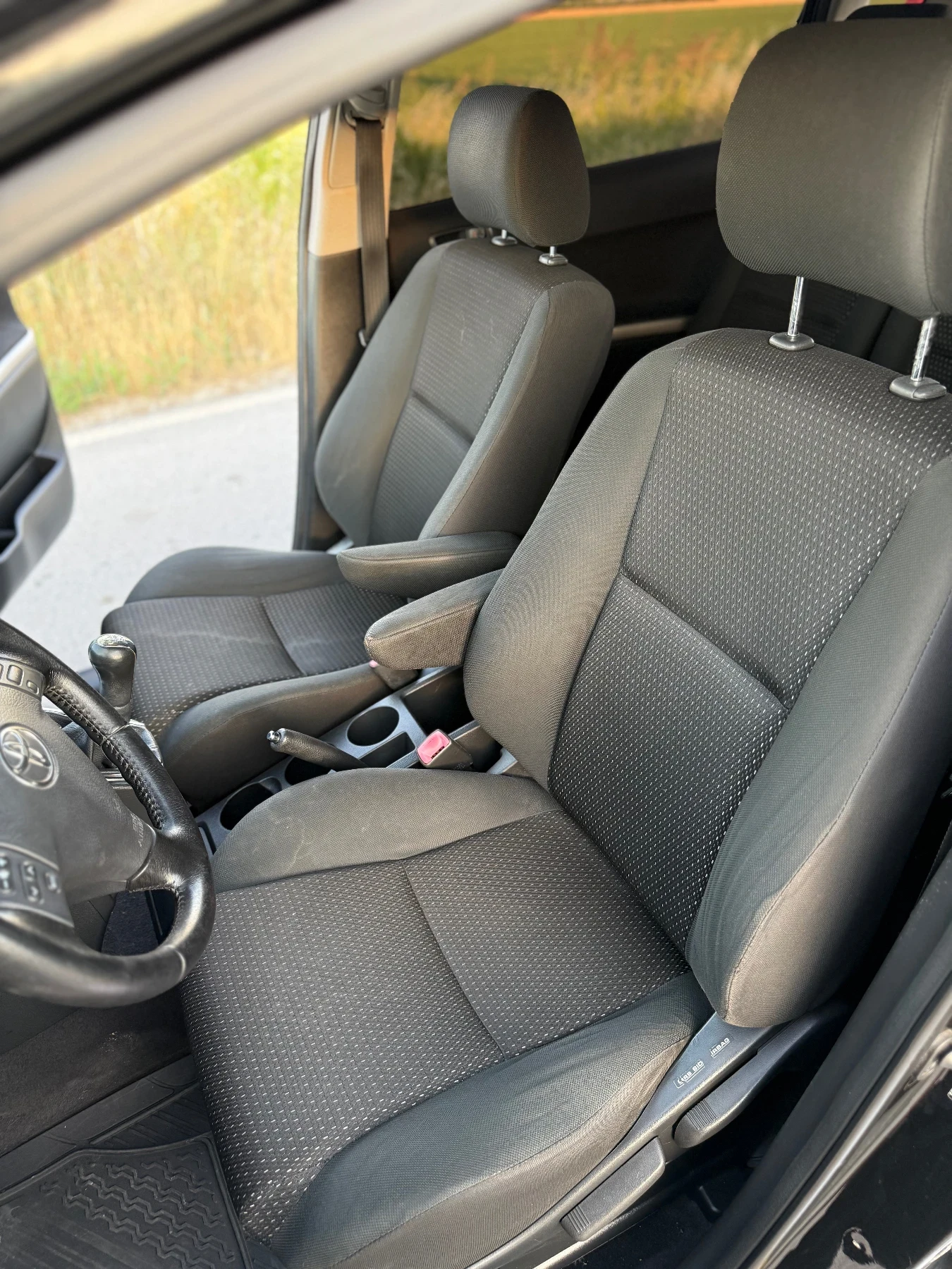 Toyota Corolla verso 2.2 D-4D 136к.с. 7-МЕСТНА - изображение 8