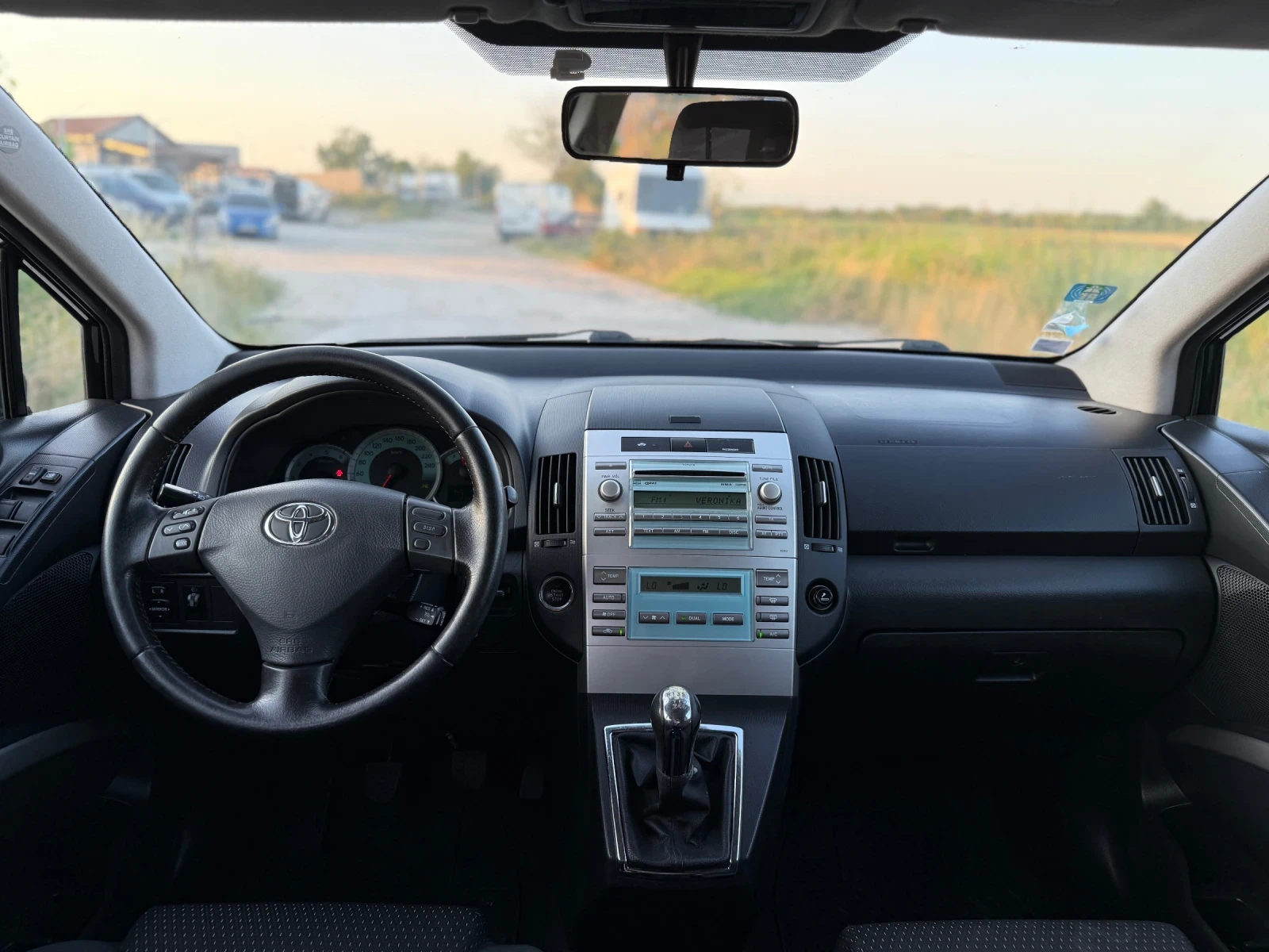 Toyota Corolla verso 2.2 D-4D 136к.с. 7-МЕСТНА - изображение 7
