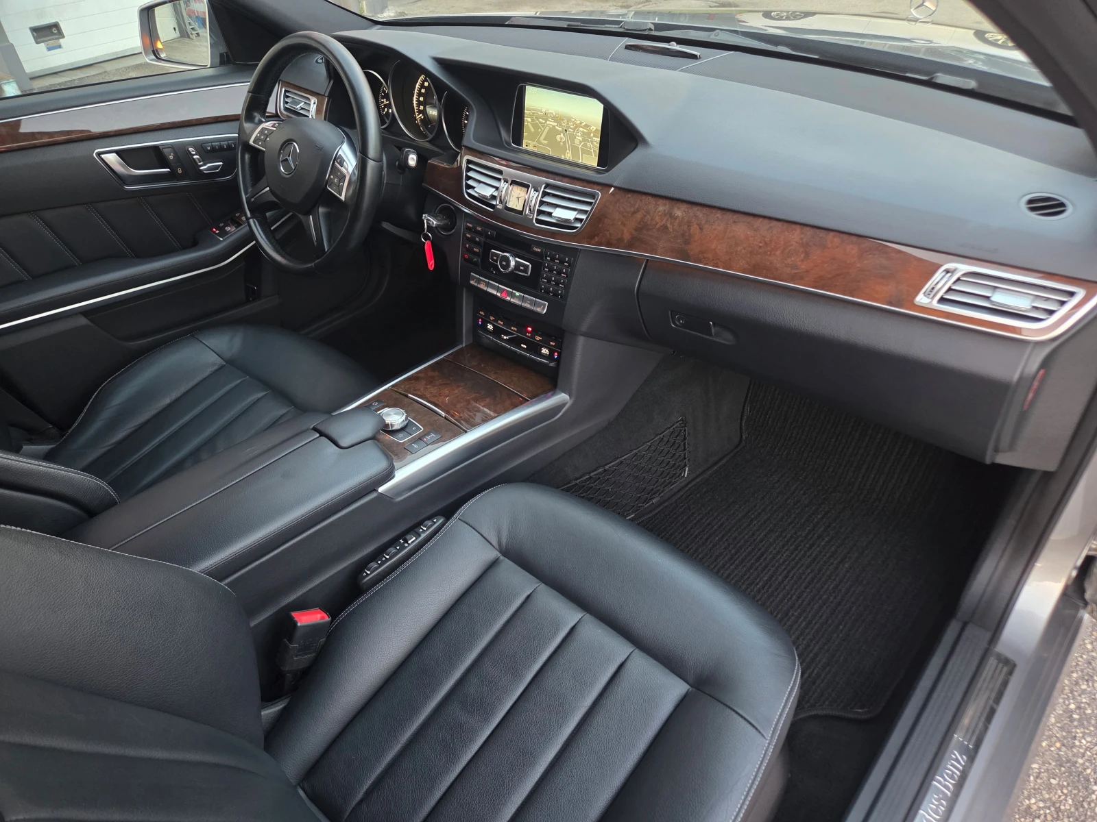 Mercedes-Benz E 350 CDI/4Matic/BlueTEC/Avantgarde/Distronic/Камера360, снимка 14 - Автомобили и джипове - 53738499