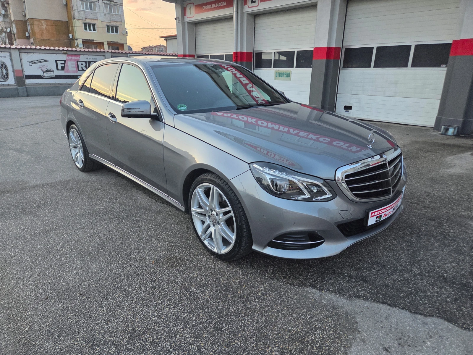 Mercedes-Benz E 350 CDI/4Matic/BlueTEC/Avantgarde/Distronic/Камера360, снимка 7 - Автомобили и джипове - 53738499
