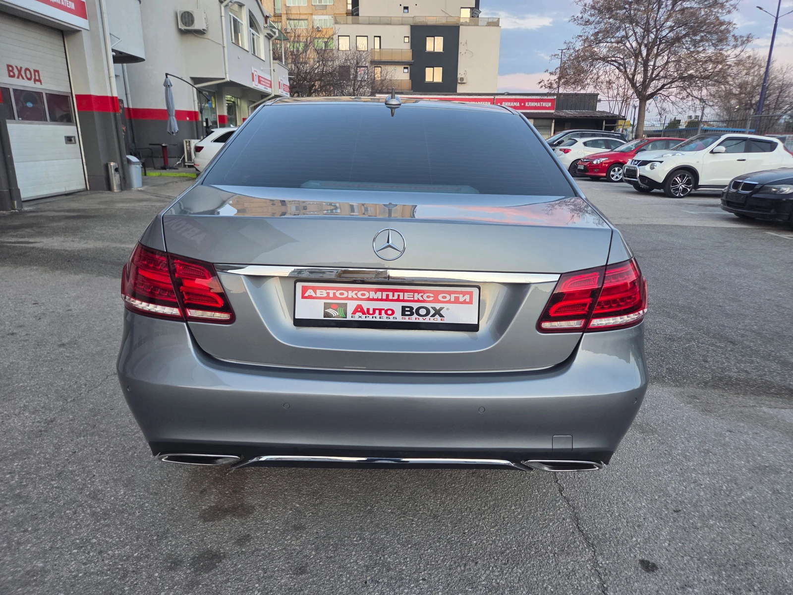 Mercedes-Benz E 350 CDI/4Matic/BlueTEC/Avantgarde/Distronic/Камера360, снимка 4 - Автомобили и джипове - 53738499