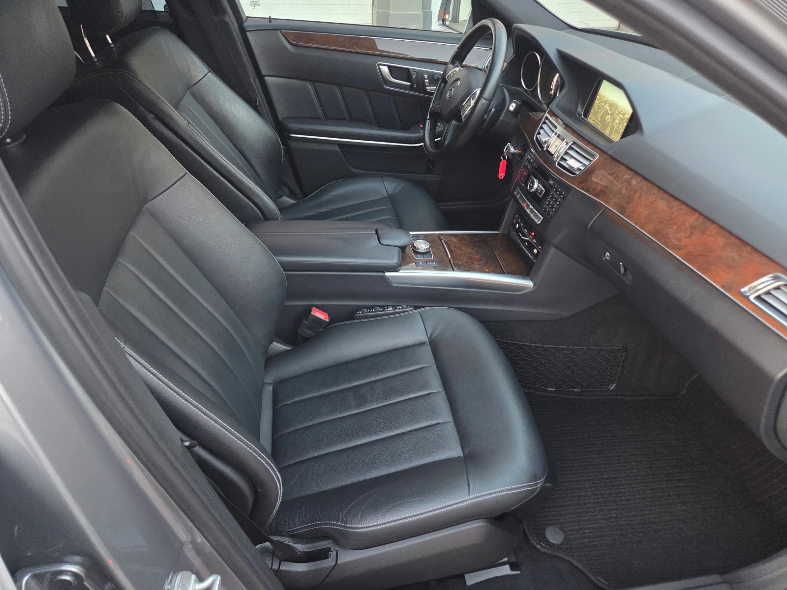 Mercedes-Benz E 350 CDI/4Matic/BlueTEC/Avantgarde/Distronic/Камера360, снимка 15 - Автомобили и джипове - 53738499