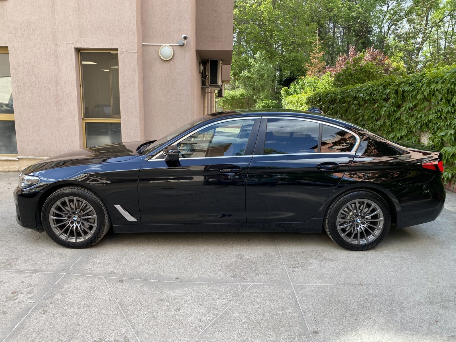BMW 520 xDrive/MHEV/Facelift/ LED/ Българска !, снимка 8 - Автомобили и джипове - 54513082