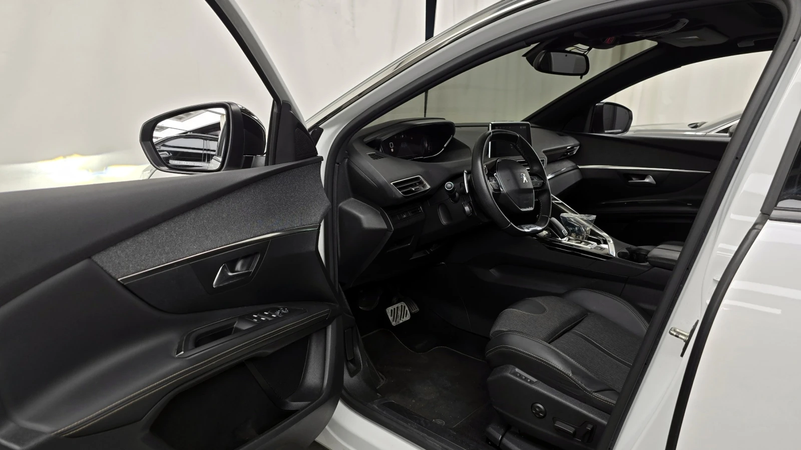 Peugeot 3008 1.5 BlueHDi GT Line | DISTRONIC | MEMORY | PANORAM, снимка 9 - Автомобили и джипове - 54703093
