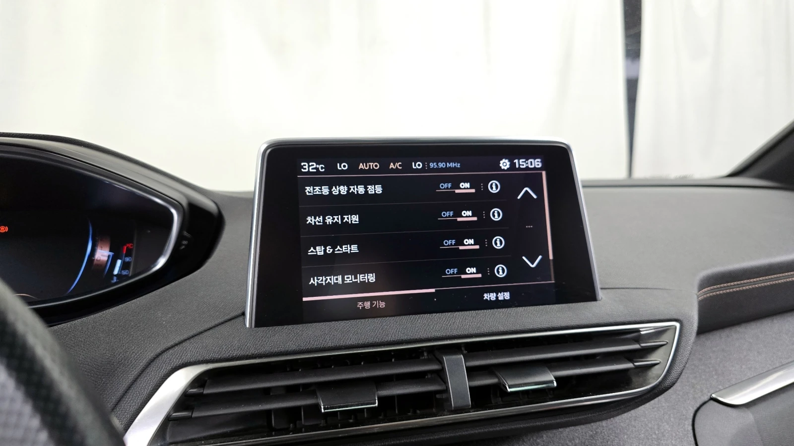 Peugeot 3008 1.5 BlueHDi GT Line | DISTRONIC | MEMORY | PANORAM, снимка 13 - Автомобили и джипове - 54703093