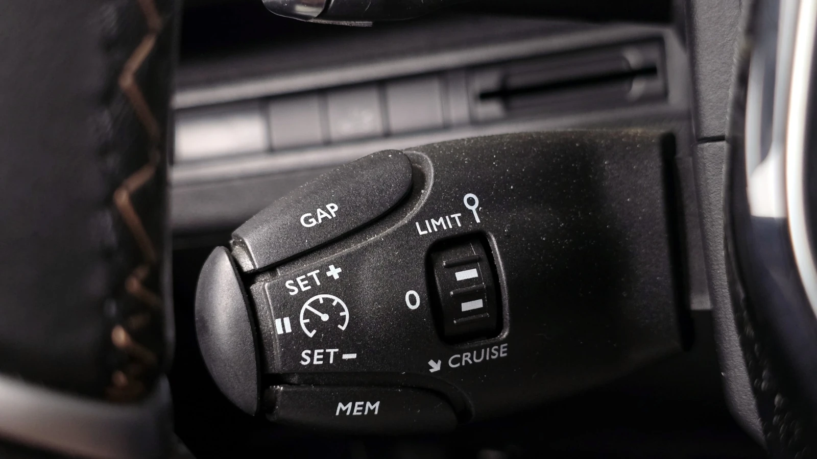 Peugeot 3008 1.5 BlueHDi GT Line | DISTRONIC | MEMORY | PANORAM, снимка 14 - Автомобили и джипове - 54703093