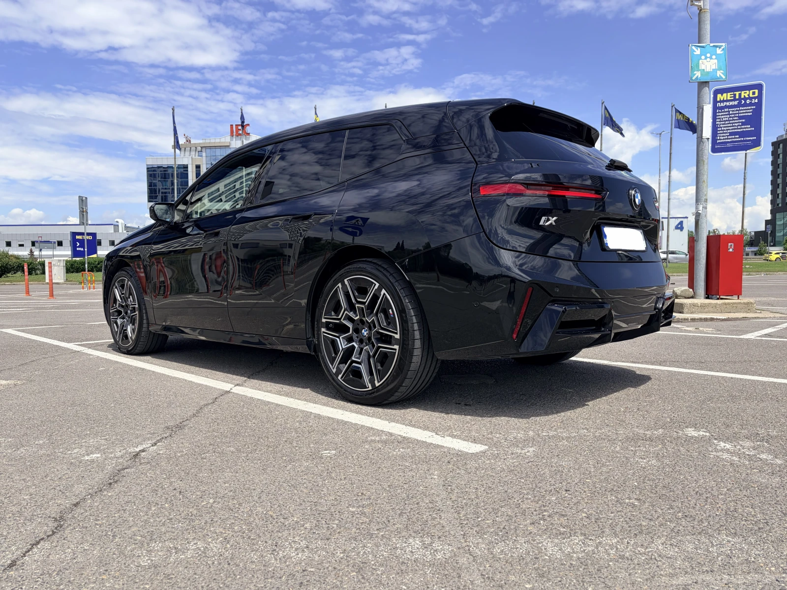BMW iX 45 M Sport Pro, снимка 2 - Автомобили и джипове - 54730040