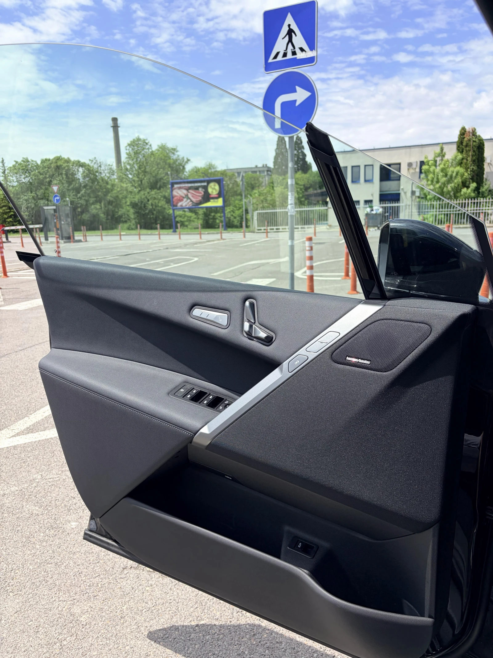 BMW iX 45 M Sport Pro, снимка 12 - Автомобили и джипове - 54730040