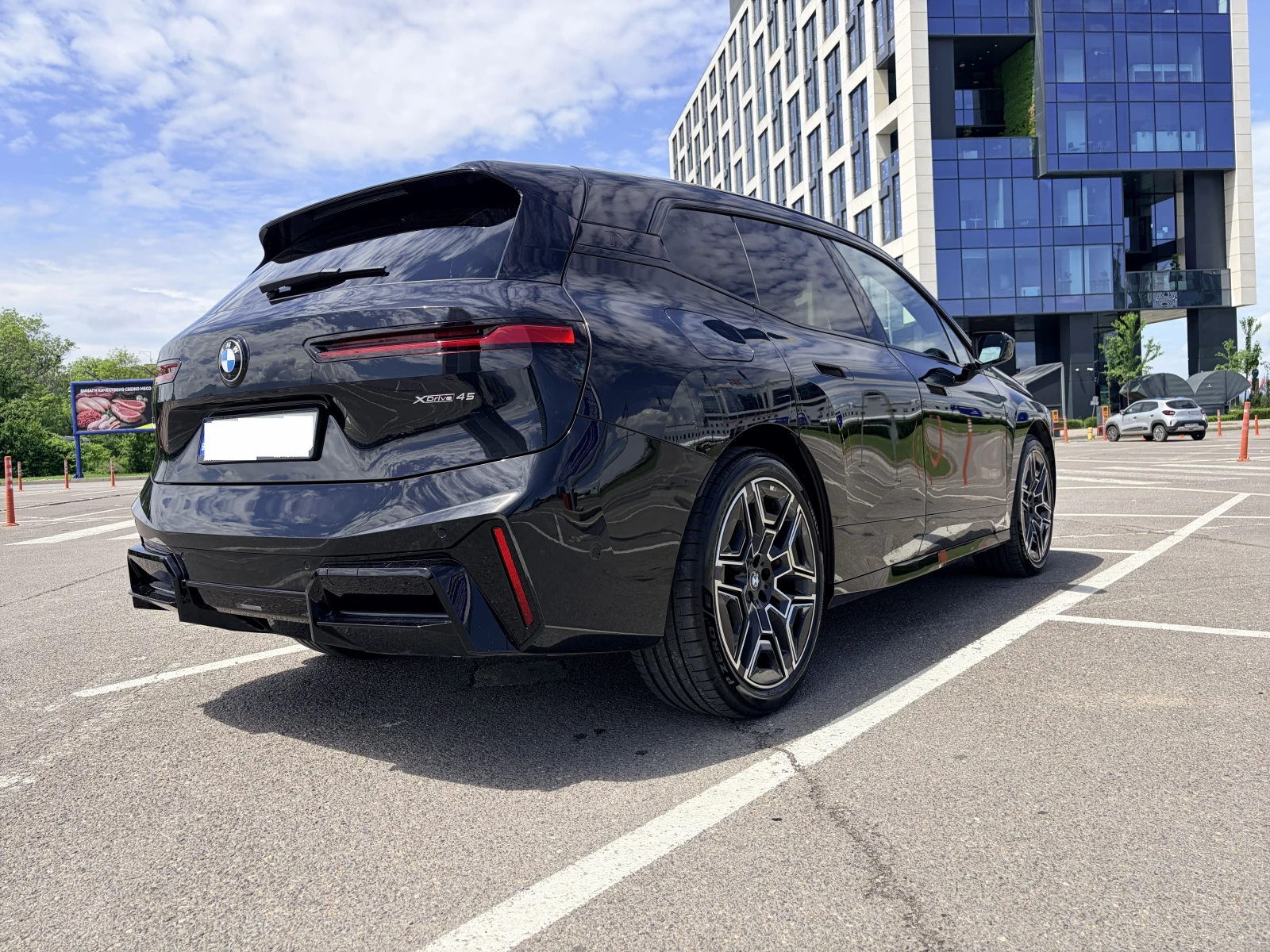 BMW iX 45 M Sport Pro, снимка 3 - Автомобили и джипове - 54730040