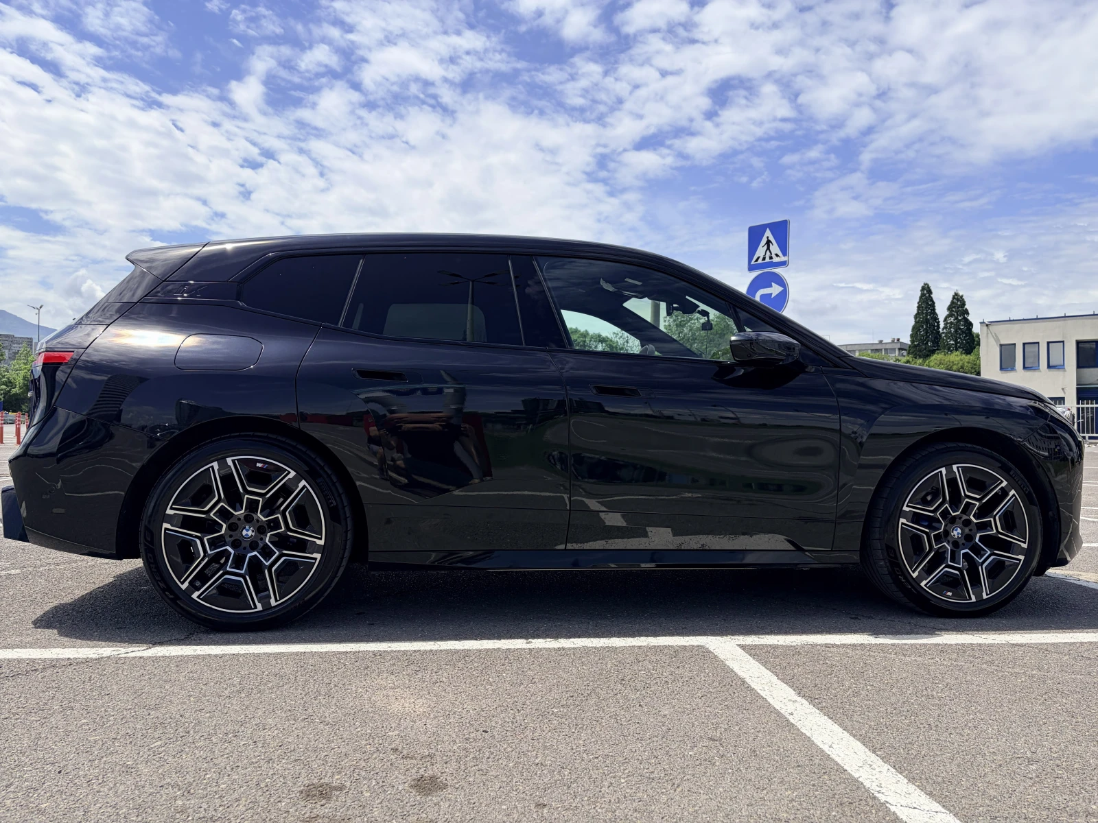 BMW iX 45 M Sport Pro, снимка 5 - Автомобили и джипове - 54730040