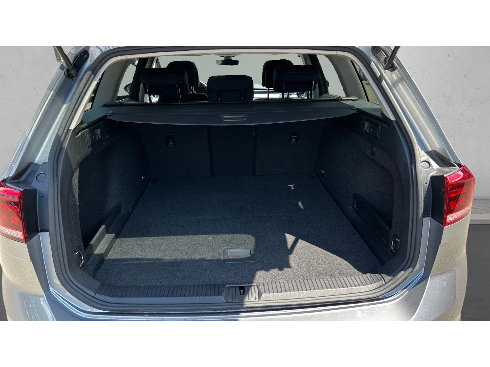 VW Passat 2. 0 TDi DSG SCR, Месечна вноска от 255  , снимка 10 - Автомобили и джипове - 54977257