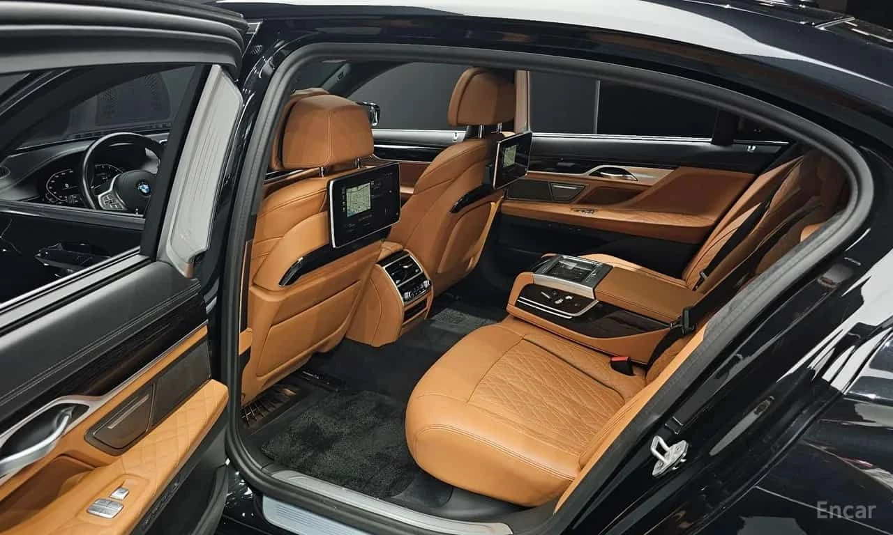 BMW 745 * 745Le iPerformance M Sport * CARFAX * ЦЕНА ДО БГ, снимка 17 - Автомобили и джипове - 55530215