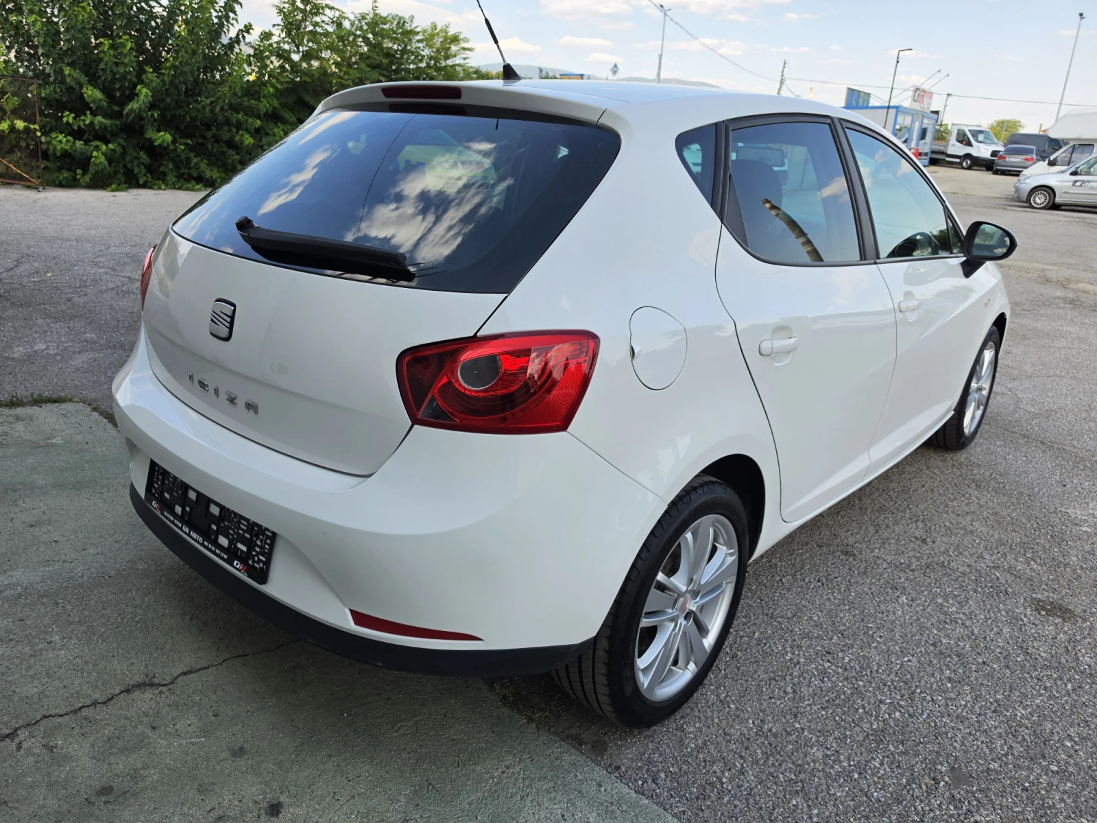 Seat Ibiza 1.4i Stylance Dual, снимка 7 - Автомобили и джипове - 55633613