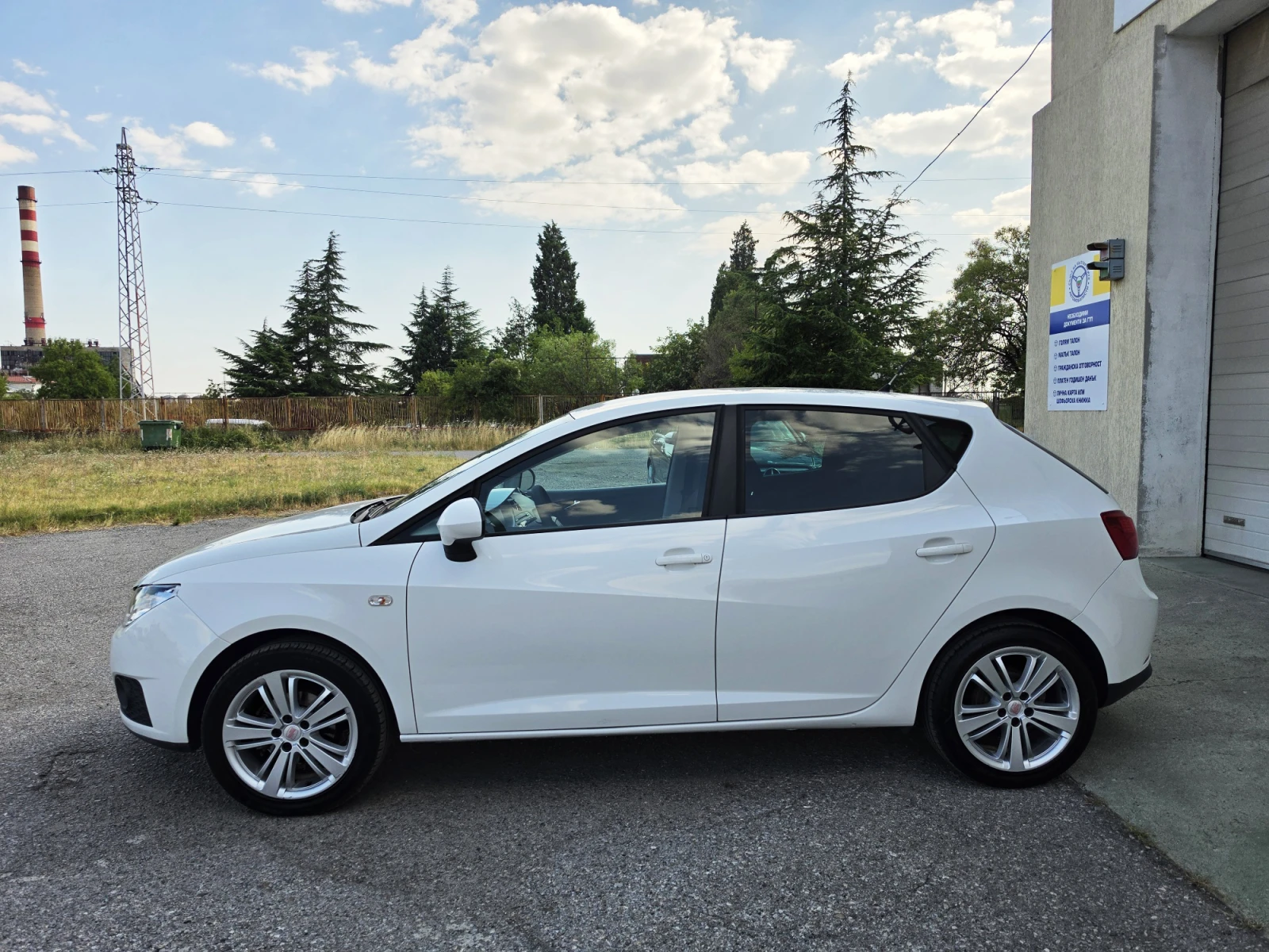 Seat Ibiza 1.4i Stylance Dual, снимка 4 - Автомобили и джипове - 55633613