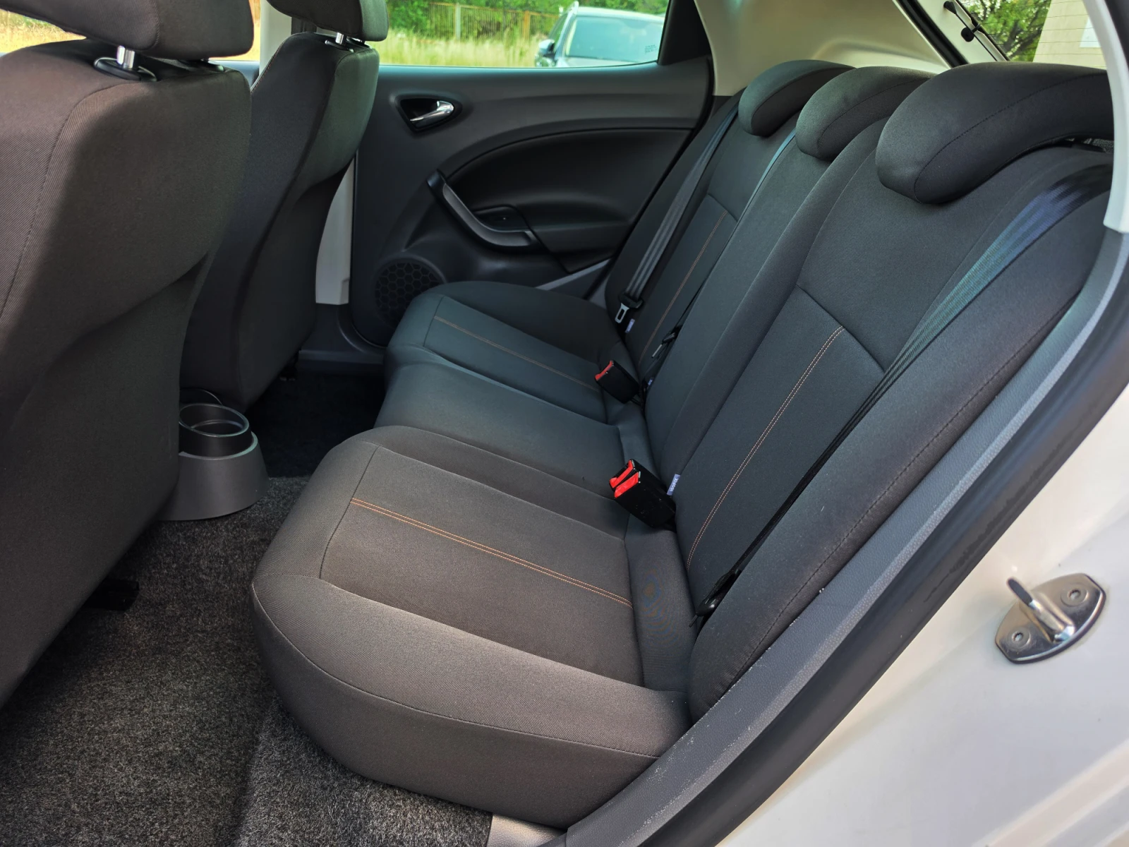 Seat Ibiza 1.4i Stylance Dual, снимка 12 - Автомобили и джипове - 55633613
