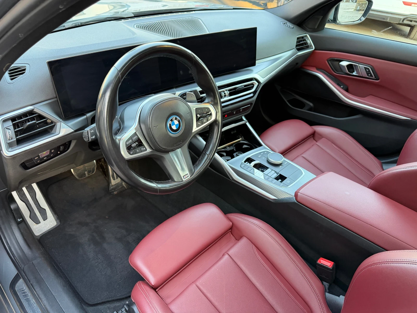 BMW 330 e plug in hybrid M-pack xDrive, снимка 9 - Автомобили и джипове - 55646138
