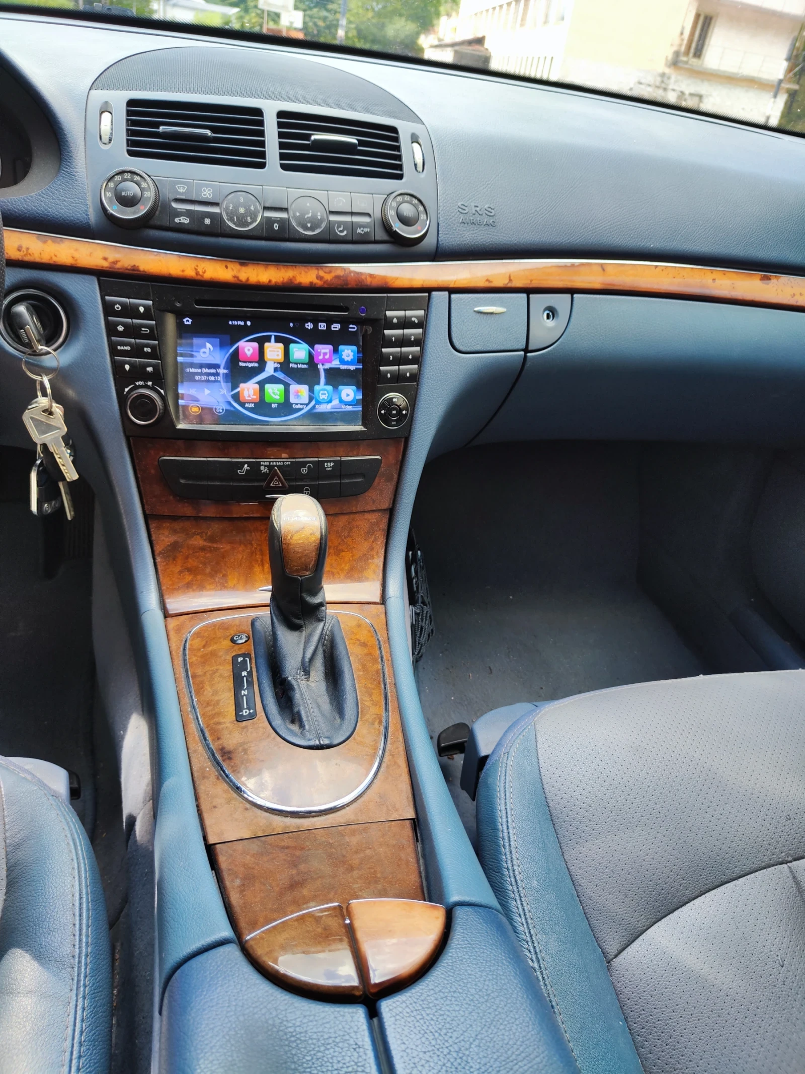 Mercedes-Benz E 320, снимка 6 - Автомобили и джипове - 55953428
