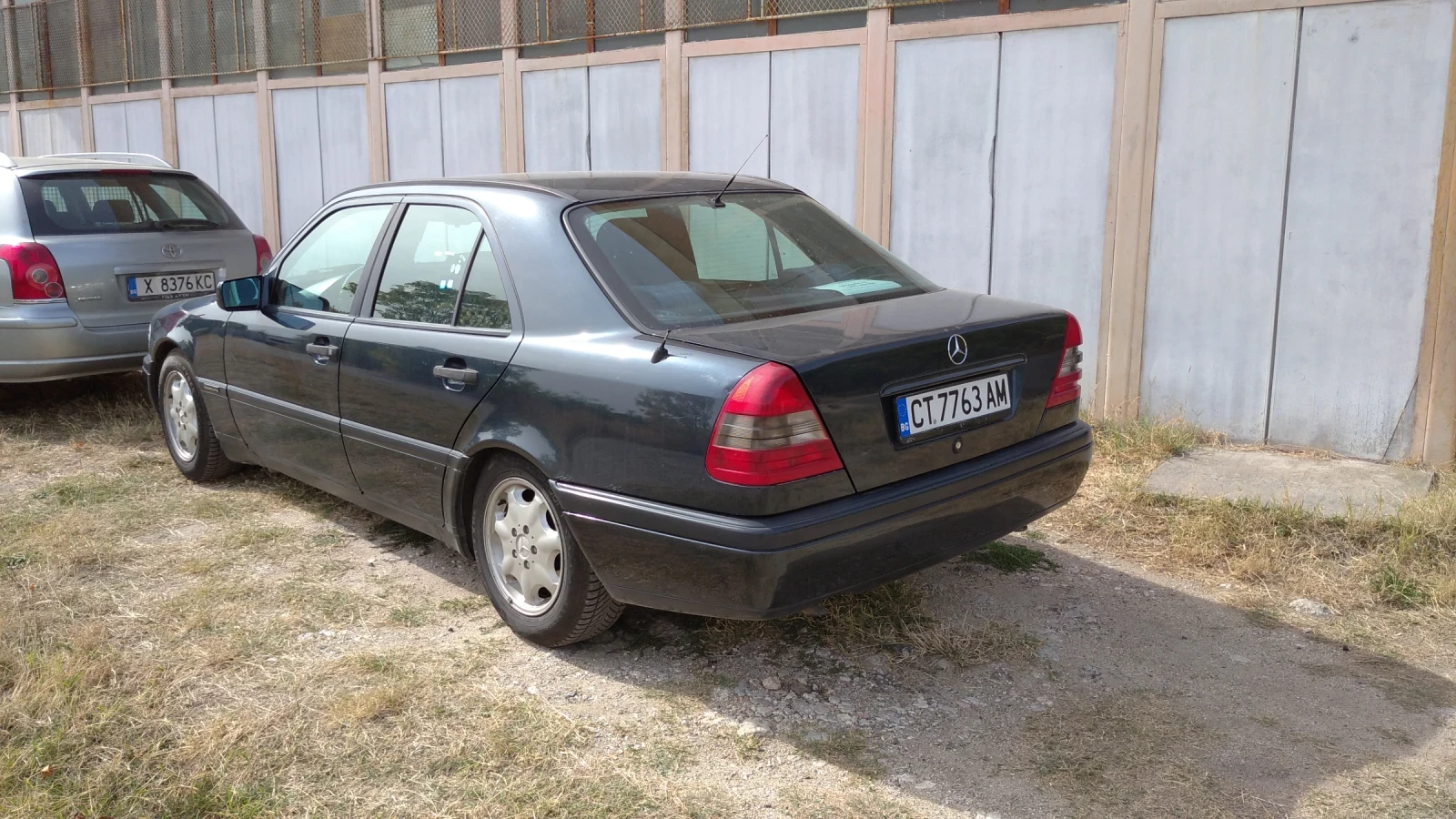 Mercedes-Benz C 180, снимка 2 - Автомобили и джипове - 56410351