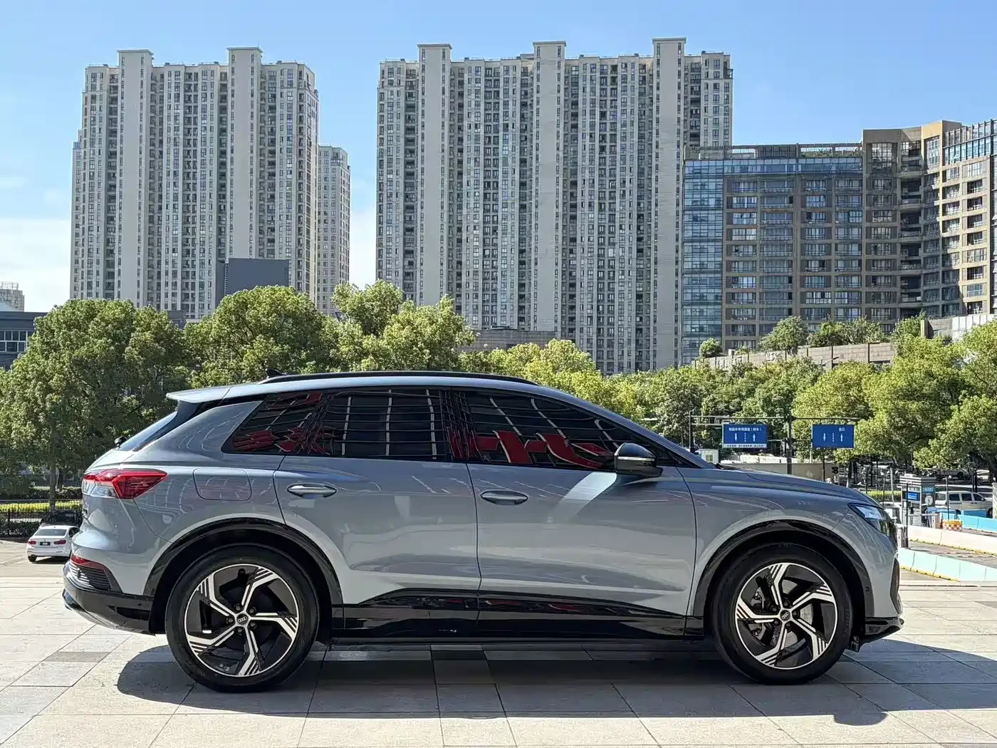 Audi E-Tron Q4* CREADTION EDITION* LED* 360* ACC* PANO, снимка 8 - Автомобили и джипове - 56683375