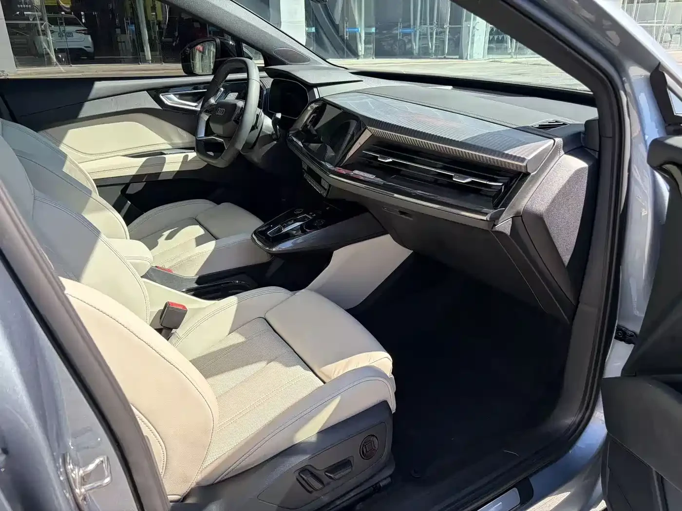 Audi E-Tron Q4* CREADTION EDITION* LED* 360* ACC* PANO, снимка 12 - Автомобили и джипове - 56683375