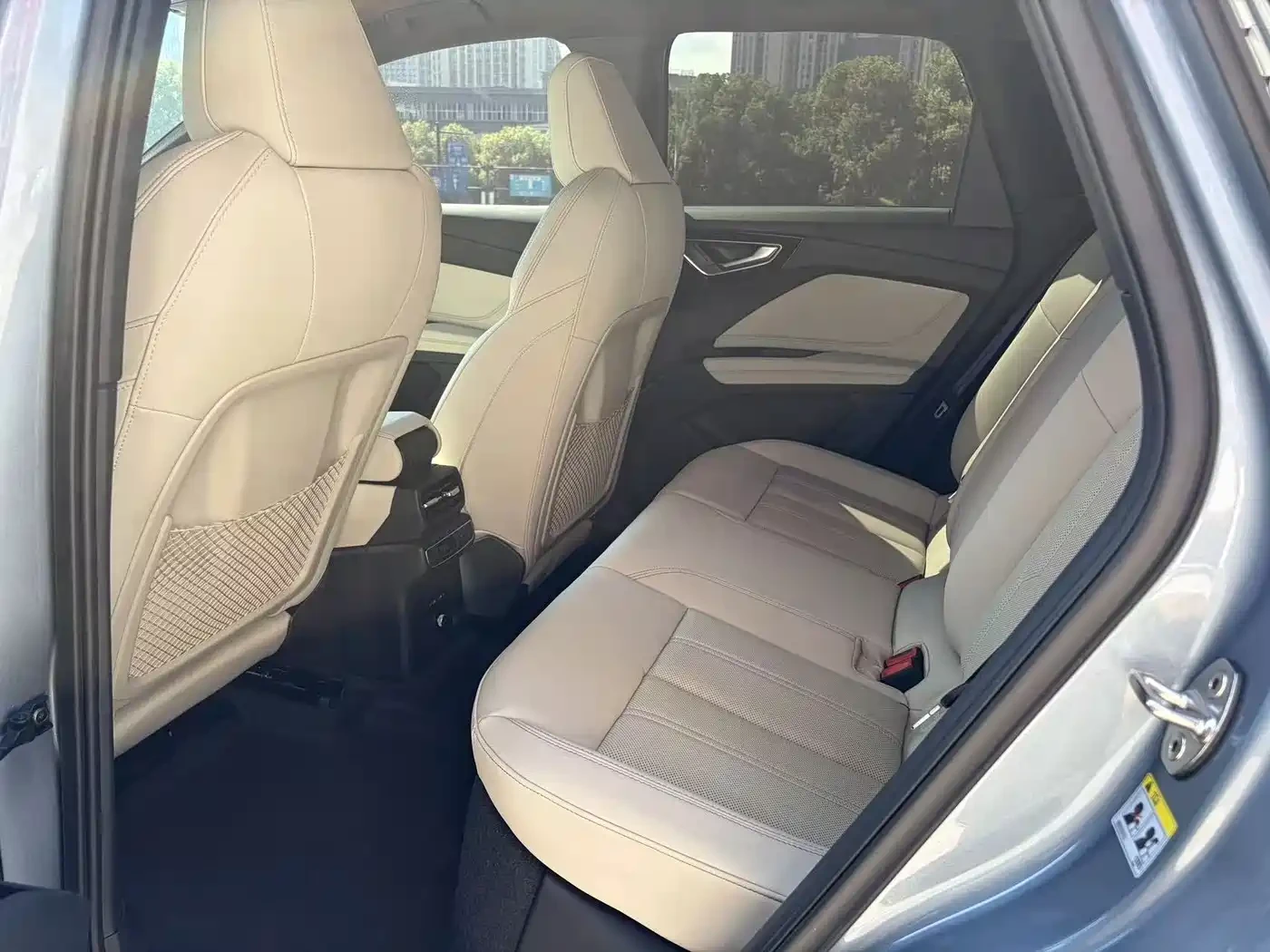 Audi E-Tron Q4* CREADTION EDITION* LED* 360* ACC* PANO, снимка 13 - Автомобили и джипове - 56683375