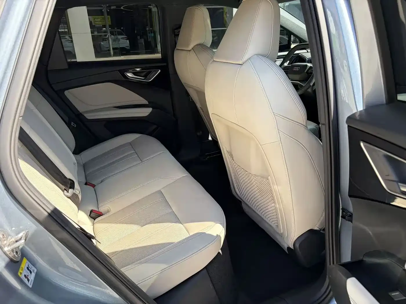 Audi E-Tron Q4* CREADTION EDITION* LED* 360* ACC* PANO, снимка 14 - Автомобили и джипове - 56683375