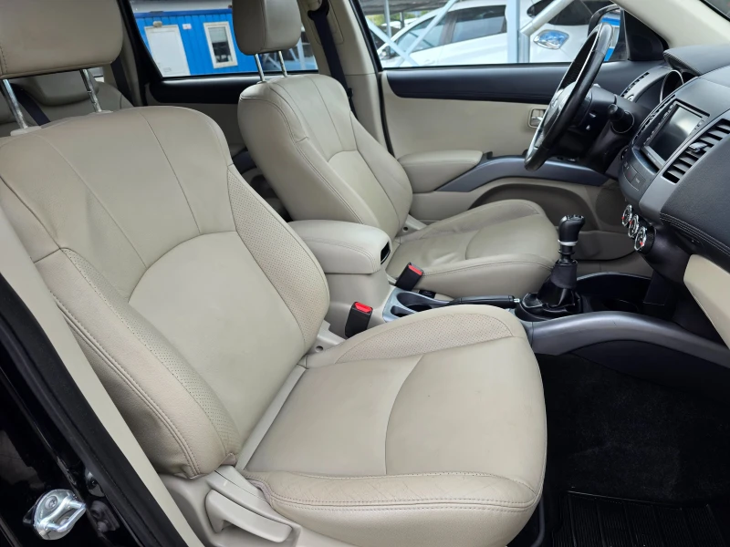 Mitsubishi Outlander 2.2D-IDKLIMATRON 4X4 NAVI, снимка 12 - Автомобили и джипове - 52104209
