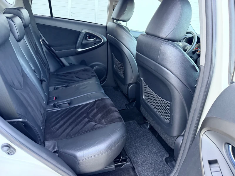 Toyota Rav4 2.2D4D 150k.c* 4x4* Facelife* Nova* UNIKAT* , снимка 17 - Автомобили и джипове - 52851157