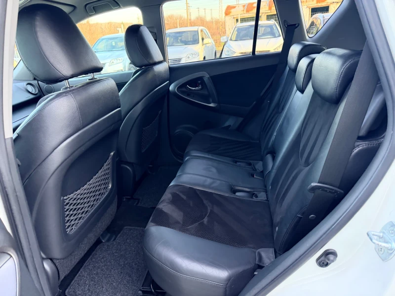 Toyota Rav4 2.2D4D 150k.c* 4x4* Facelife* Nova* UNIKAT* , снимка 7 - Автомобили и джипове - 52851157