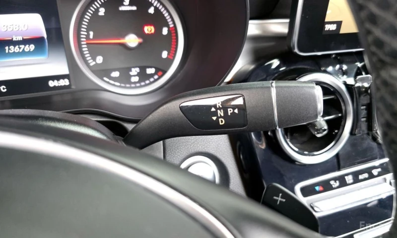 Mercedes-Benz GLC 220, снимка 9 - Автомобили и джипове - 53469309