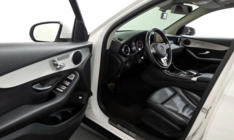 Mercedes-Benz GLC 220, снимка 10 - Автомобили и джипове - 53469309