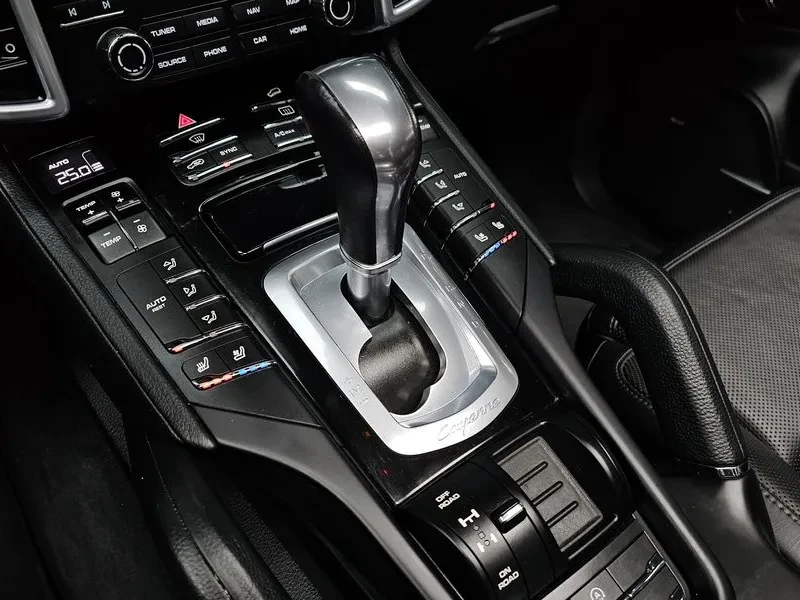 Porsche Cayenne 3.6 PLATINUM EDITION 958, снимка 9 - Автомобили и джипове - 55000598