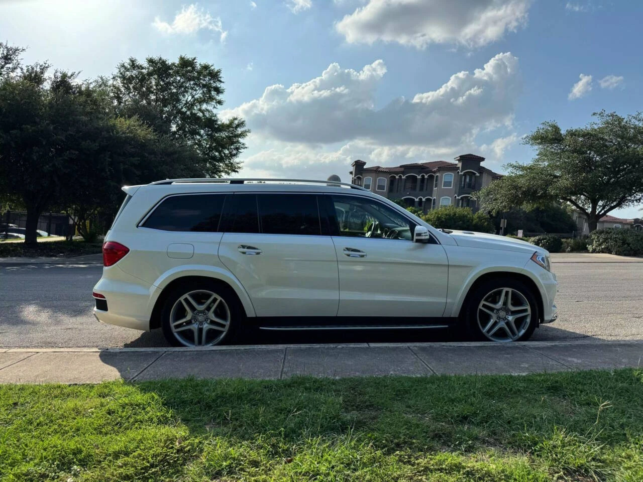 Mercedes-Benz GL 500 AMG* 360* 7МЕСТА* ОБДУХ* МАСАЖ* HARMAN* LANE A - изображение 7